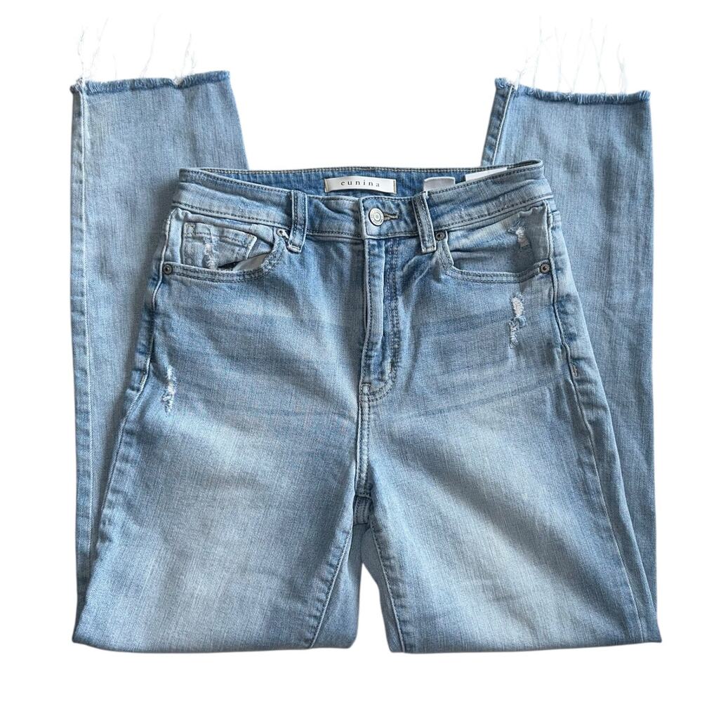 Eunina Tobi Super High Rise Cropped Mom Jeans
Size 27” Ankle length frayed hem